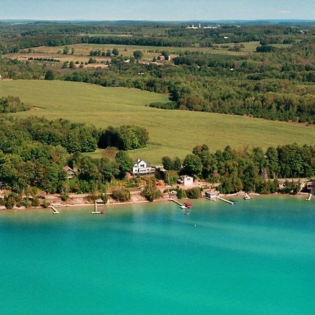 The Torch Lake Bed And Breakfast Central Lake Exteriör bild