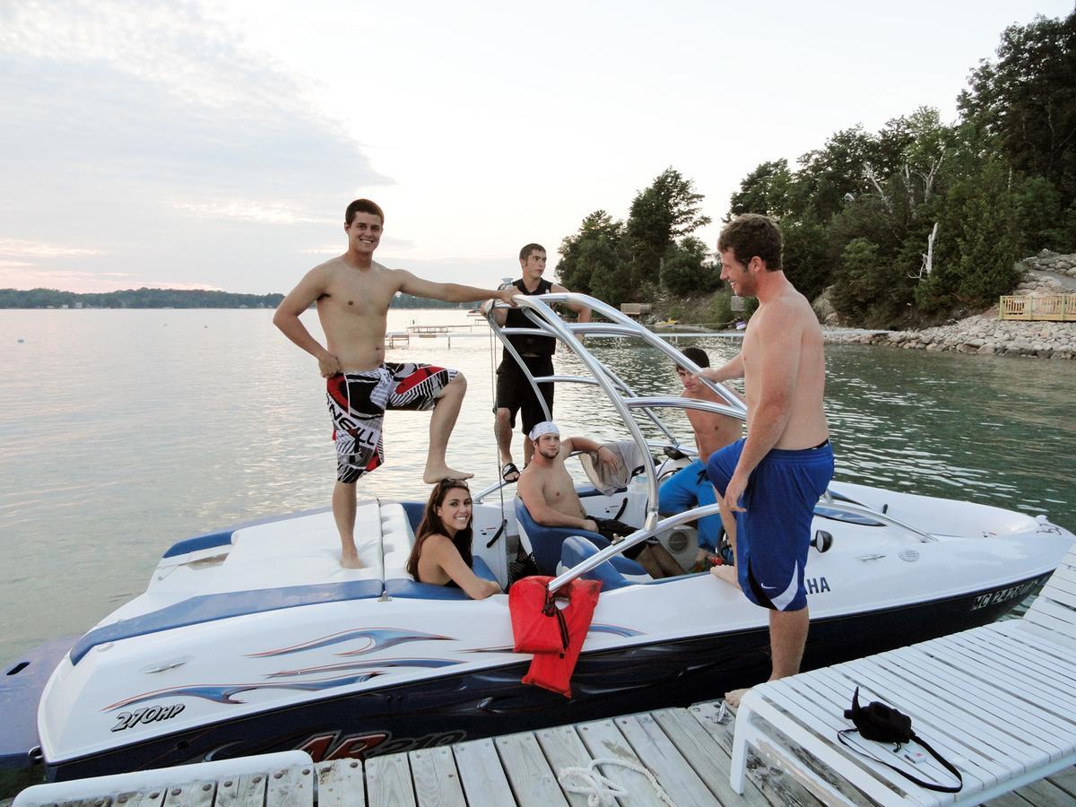 The Torch Lake Bed And Breakfast Central Lake Exteriör bild