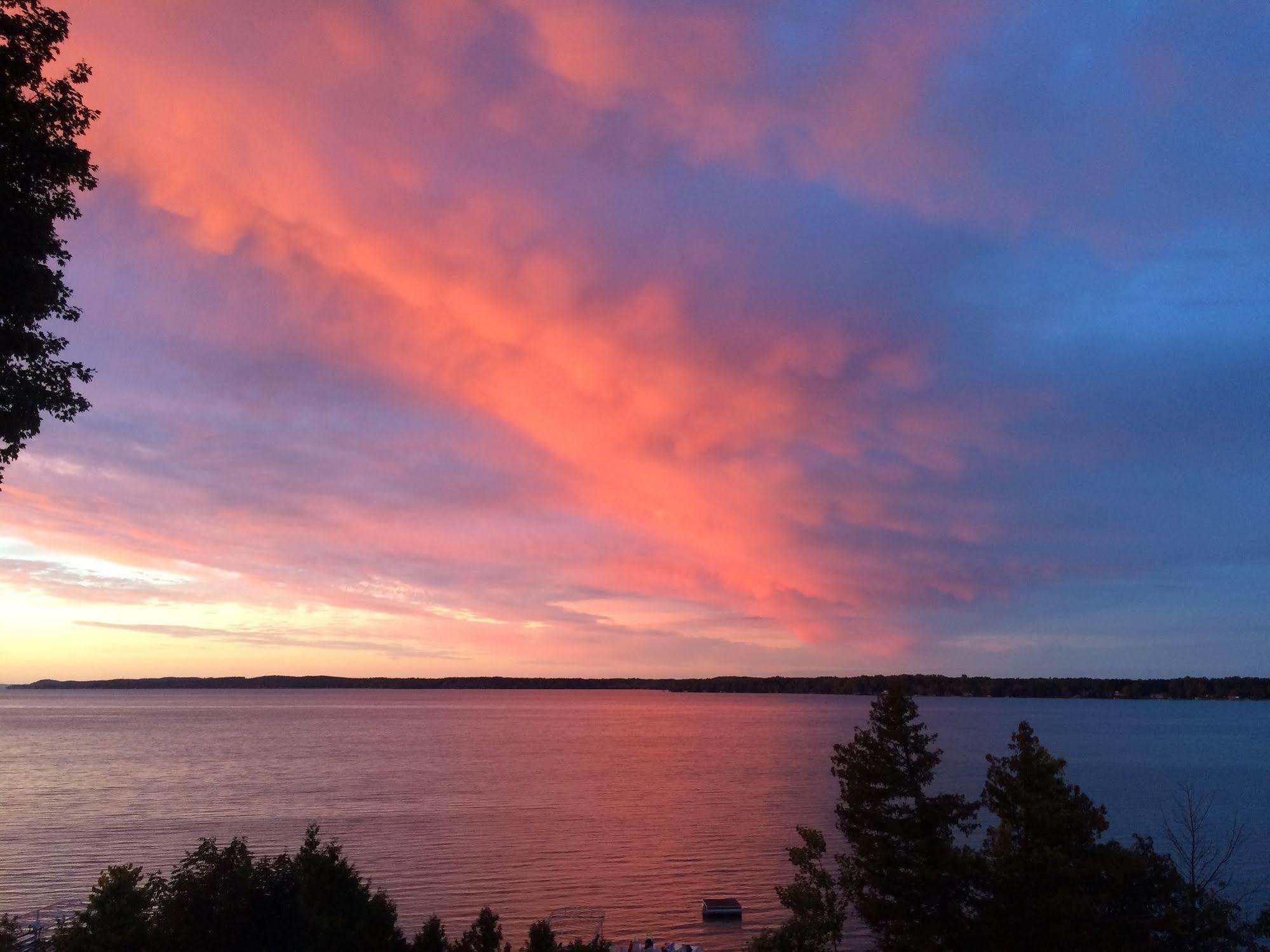 The Torch Lake Bed And Breakfast Central Lake Exteriör bild