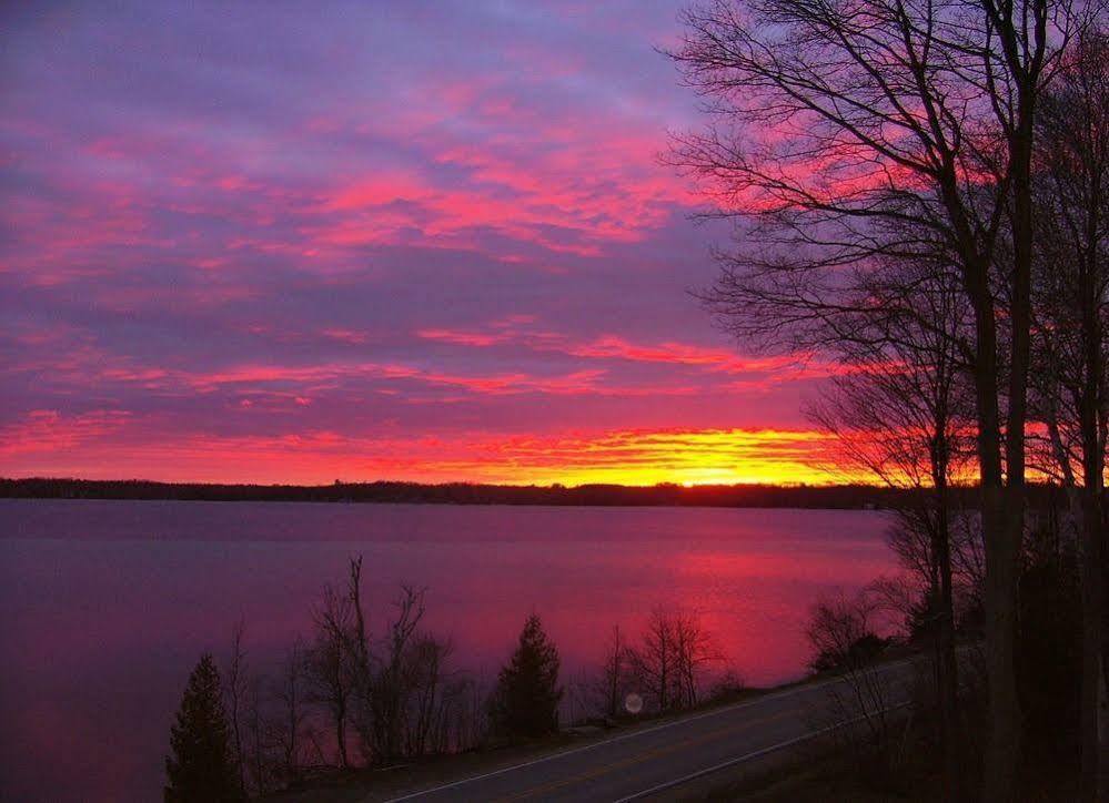 The Torch Lake Bed And Breakfast Central Lake Exteriör bild